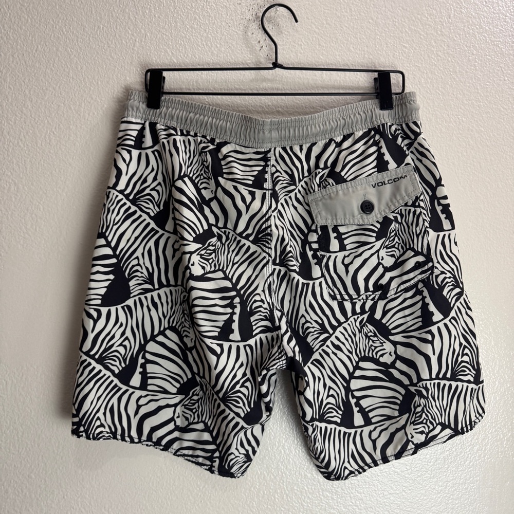 Volcom Zebra Shorts Vintage Drawstring Size Medium - image 3